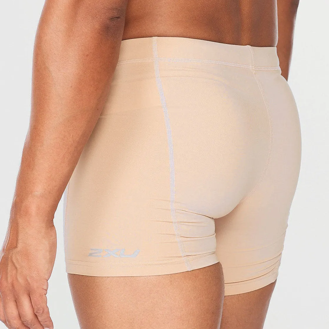 2XU - Core Compression 1/2 Shorts - Beige/Silver