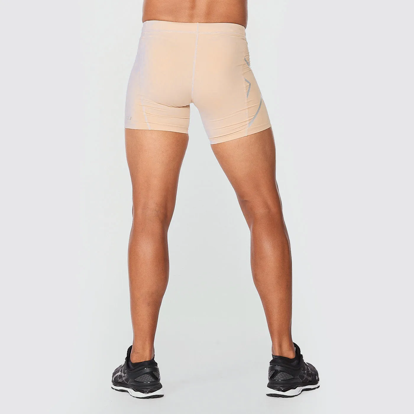 2XU - Core Compression 1/2 Shorts - Beige/Silver