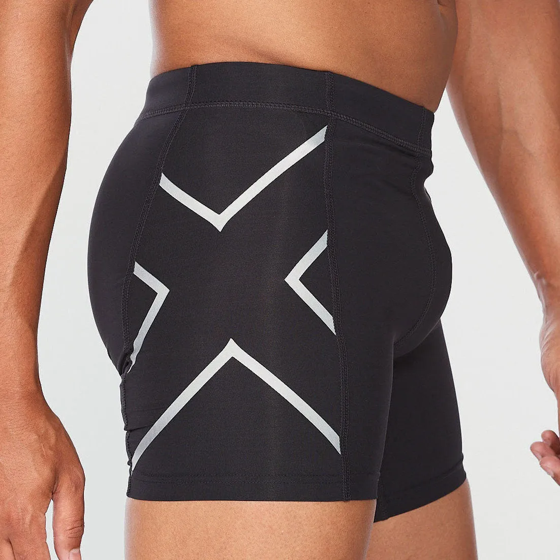 2XU - Core Compression 1/2 Shorts - Black/Silver