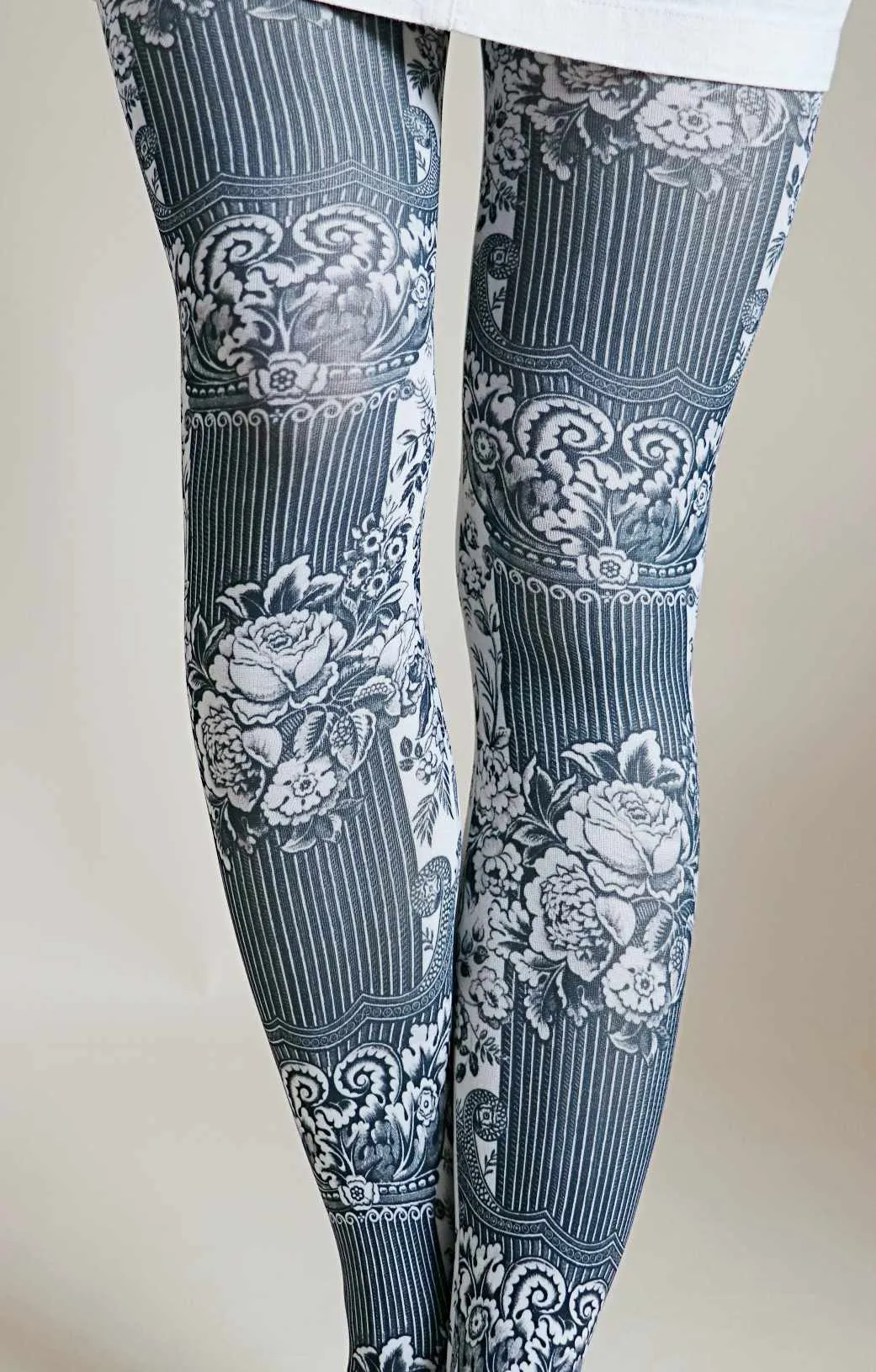 ANTIQUE LACE AND FLOWER Printed Art Tights